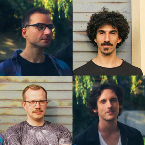 Fumifugi (Bandfoto, 4 Personen)

Vier Männer sind nebeneinander in zwei Reihen fotografiert.

Oben links: Brillenträger im karierten Hemd.

Oben rechts: Lockige Haare, Schnurrbart, dunkles Shirt.

Unten links: Kurze blonde Haare, Schnurrbart, Brille.

Unten rechts: längere dunkle Haare, leicht lächelnd.
Der Hintergrund ist eine helle Wand mit grünem Lichtreflex.